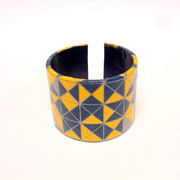 Bracelet manchette en carton - "Bleu et jaune Géo"