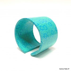 Bracelet manchette en carton - "Bleu turquoise fleuri" – Image 3