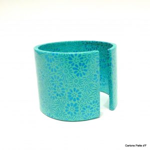 Bracelet manchette en carton - "Bleu turquoise fleuri" – Image 4