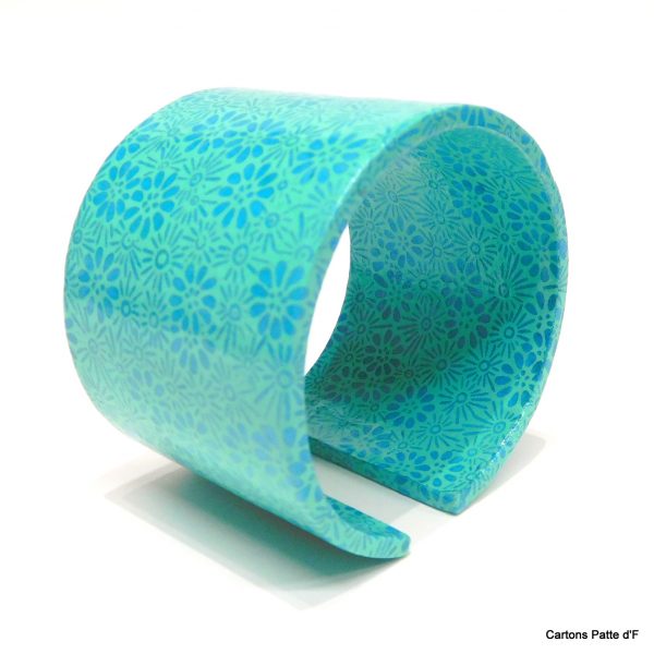 Bracelet manchette en carton - "Bleu turquoise fleuri"