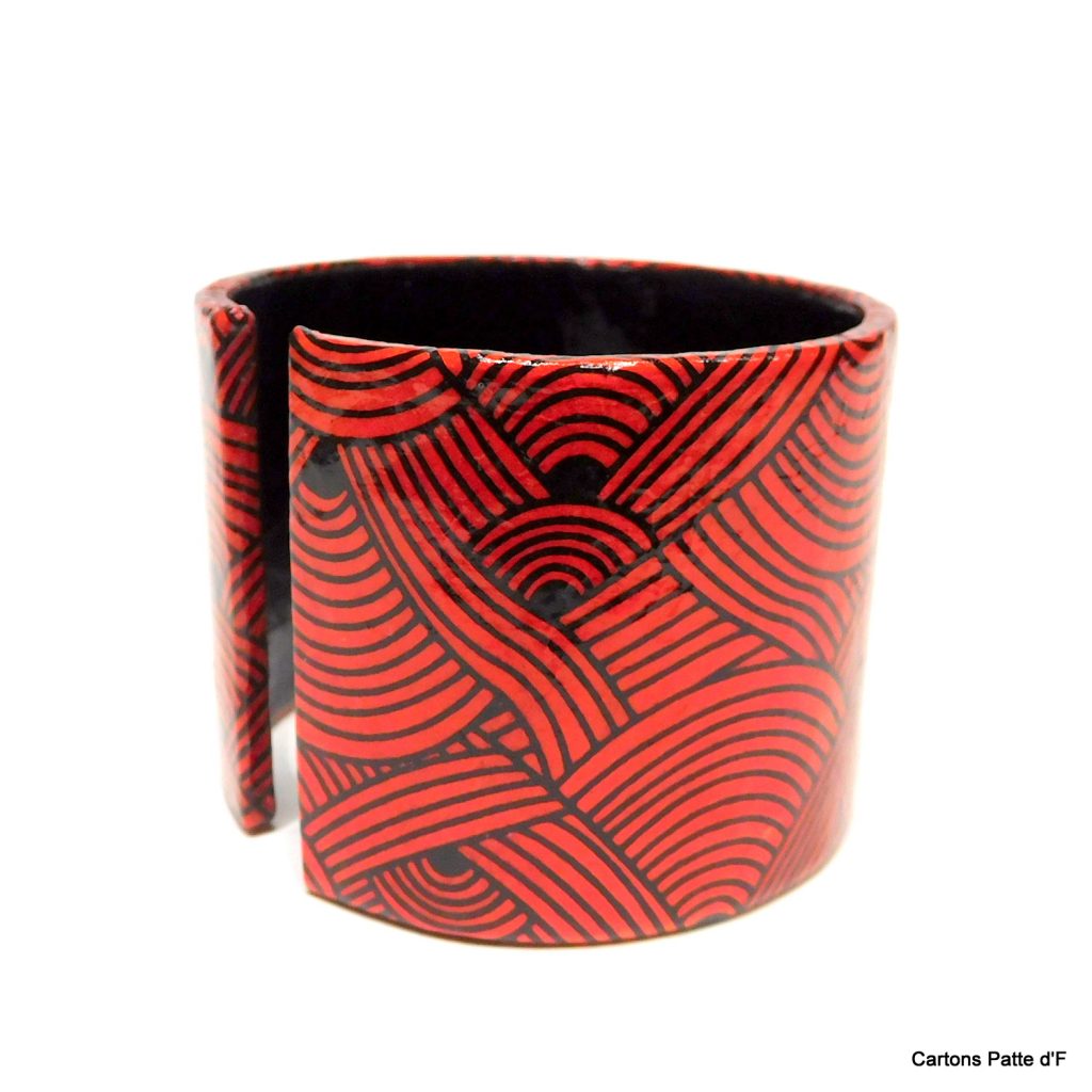 Bracelet manchette en carton - "Rouge nœuds"