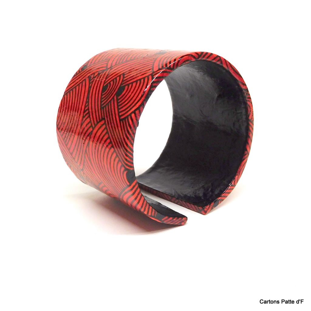 Bracelet manchette en carton - "Rouge nœuds"