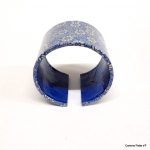Bracelet manchette en carton - "Bleu fleurs porcelaine" – Image 5