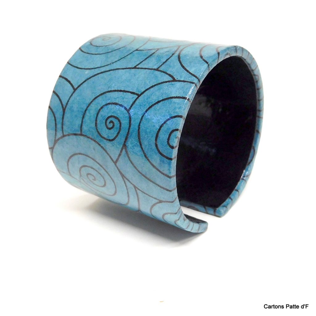 Bracelet manchette en carton - "Bleu et noir"