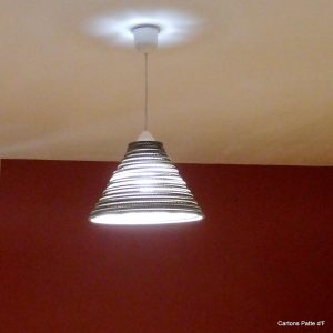 Suspension conique en carton de récupération – Image 5