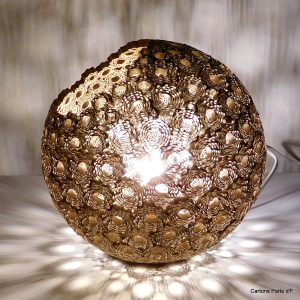 Lampe à poser Sphérique en dentelle de carton – Image 8