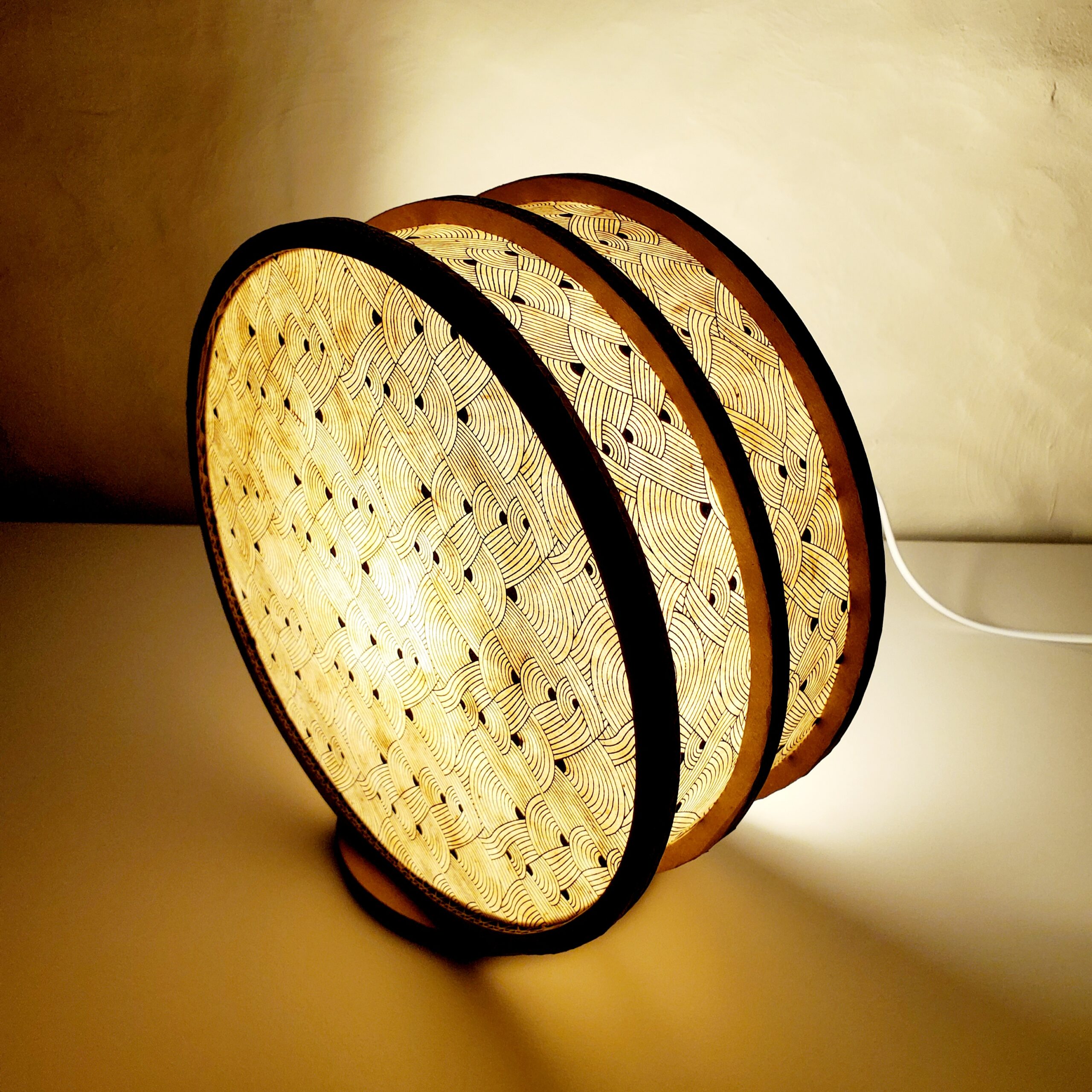 Lampe "Tambourin" en carton et papier Népalais Blanc Nœuds - 2025 – Image 8