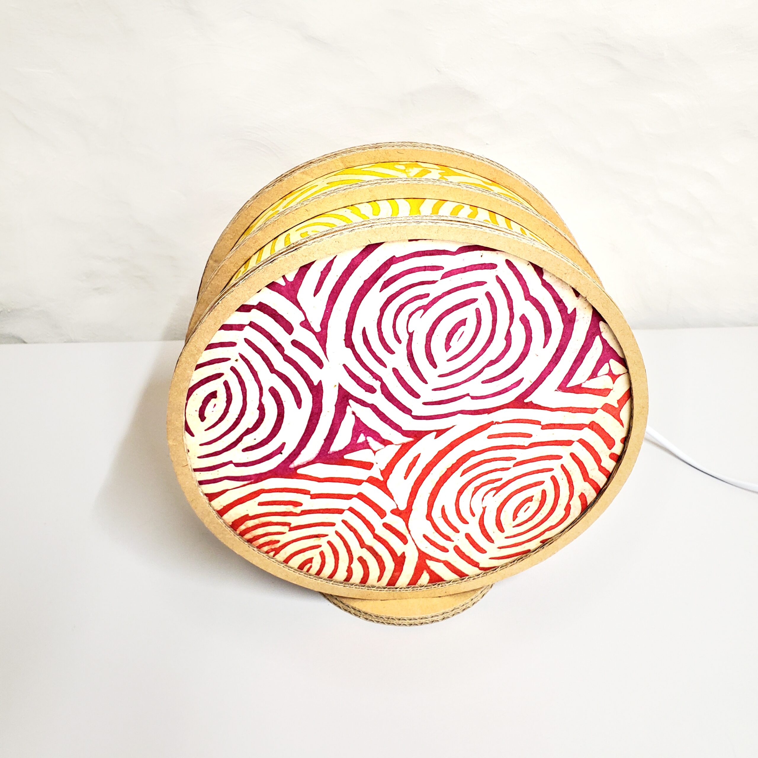 Lampe "Tambourin" en carton et papier Népalais Multicouleurs – Image 2
