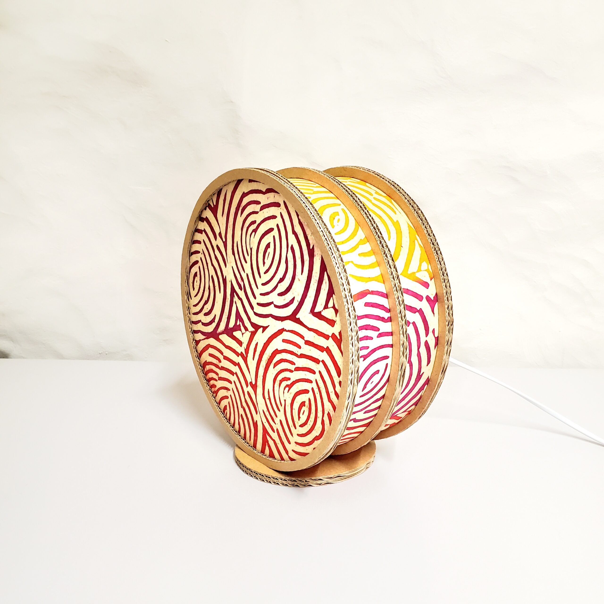 Lampe "Tambourin" en carton et papier Népalais Multicouleurs – Image 3