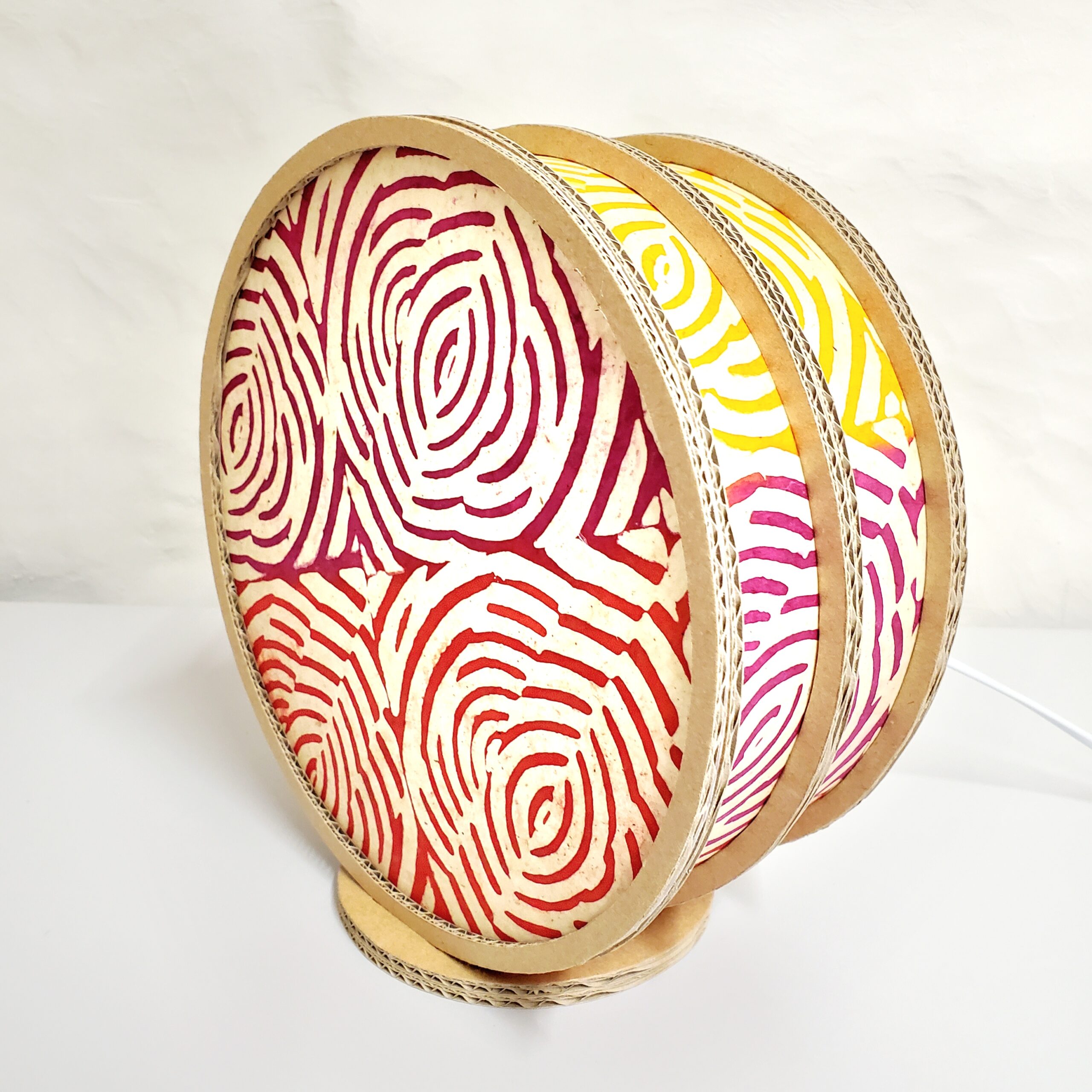 Lampe "Tambourin" en carton et papier Népalais Multicouleurs – Image 4