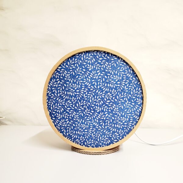 Lampe "tambourin" bleu feuilles blanches