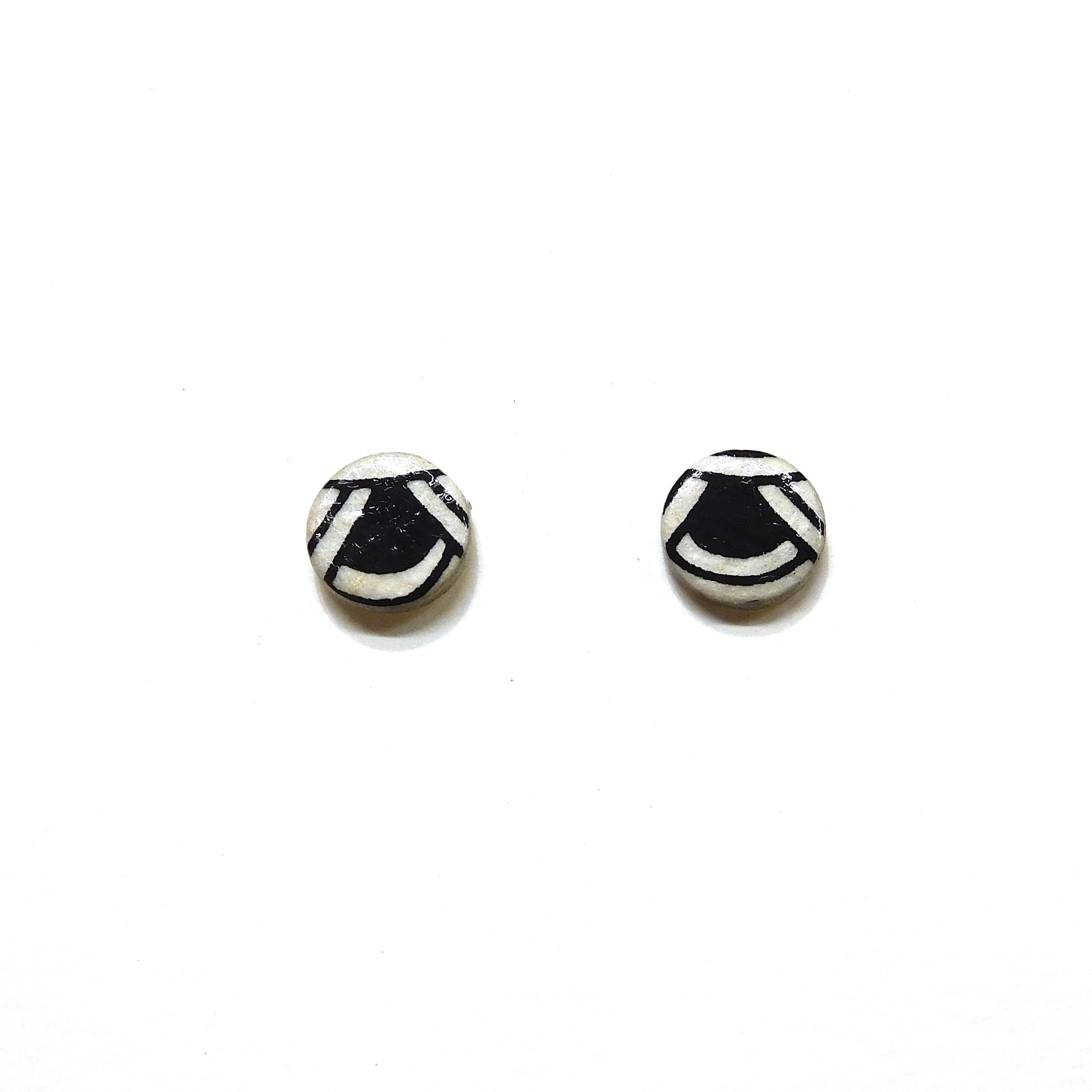 Boucles d'oreille en carton - Puces d'oreille - Blanc Nœuds - Argent 925 – Image 1