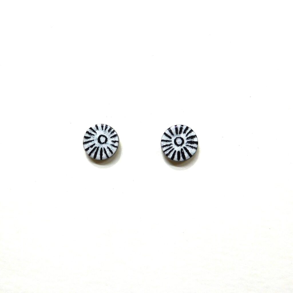 Boucles d'oreille en carton - Puces d'oreille - Soleil Noir et Blanc - Argent 925