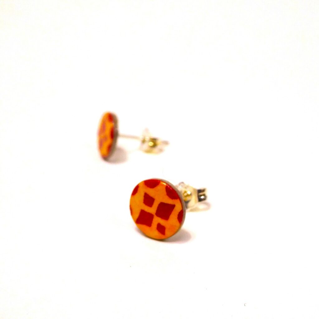 Boucles d'oreille en carton - Puces d'oreille - Jaune et petits losanges rouge - Argent 925