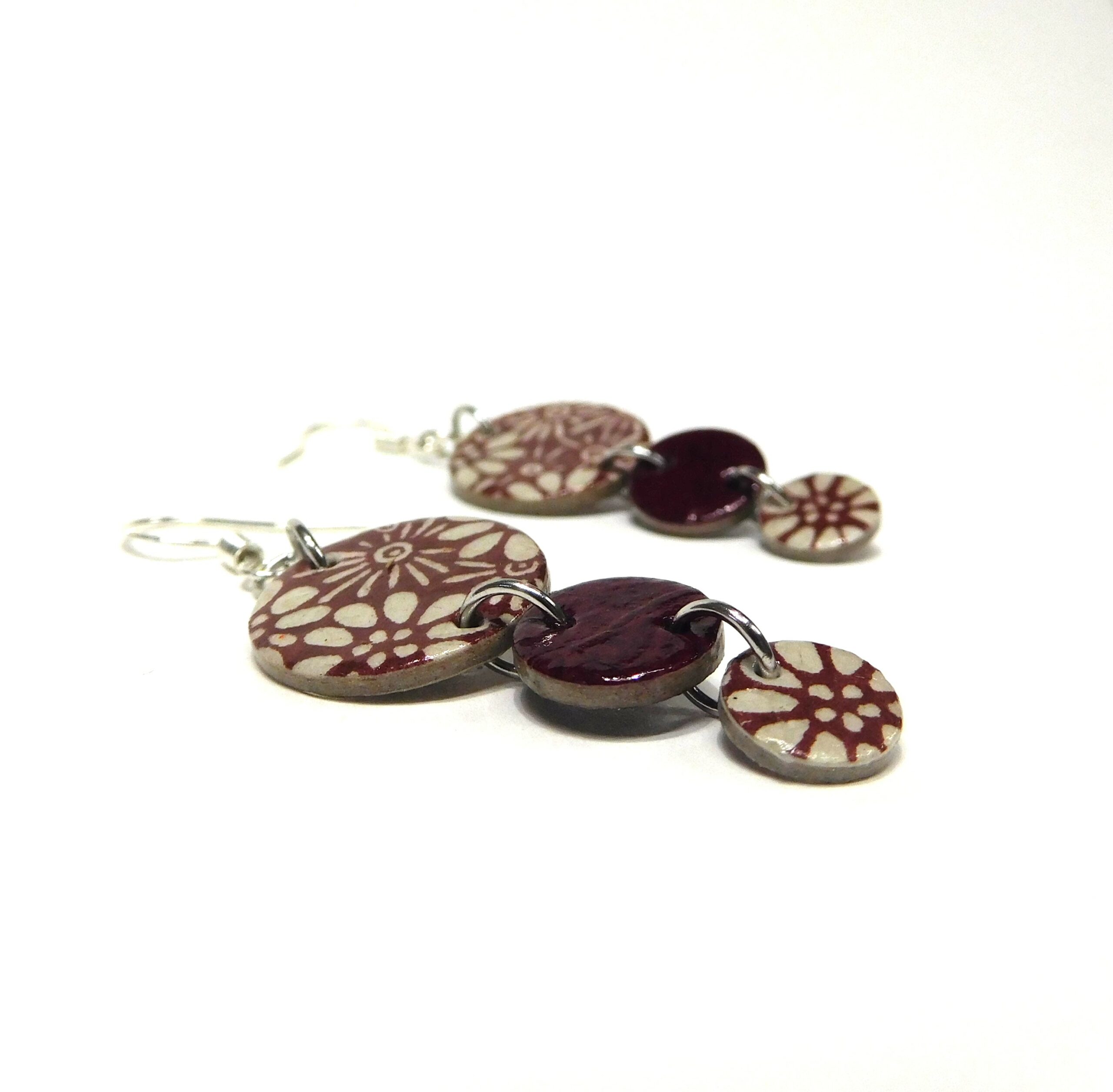 Boucles d'oreille en carton - Grappe - Fleurs Bordeaux - Argent 925 – Image 4