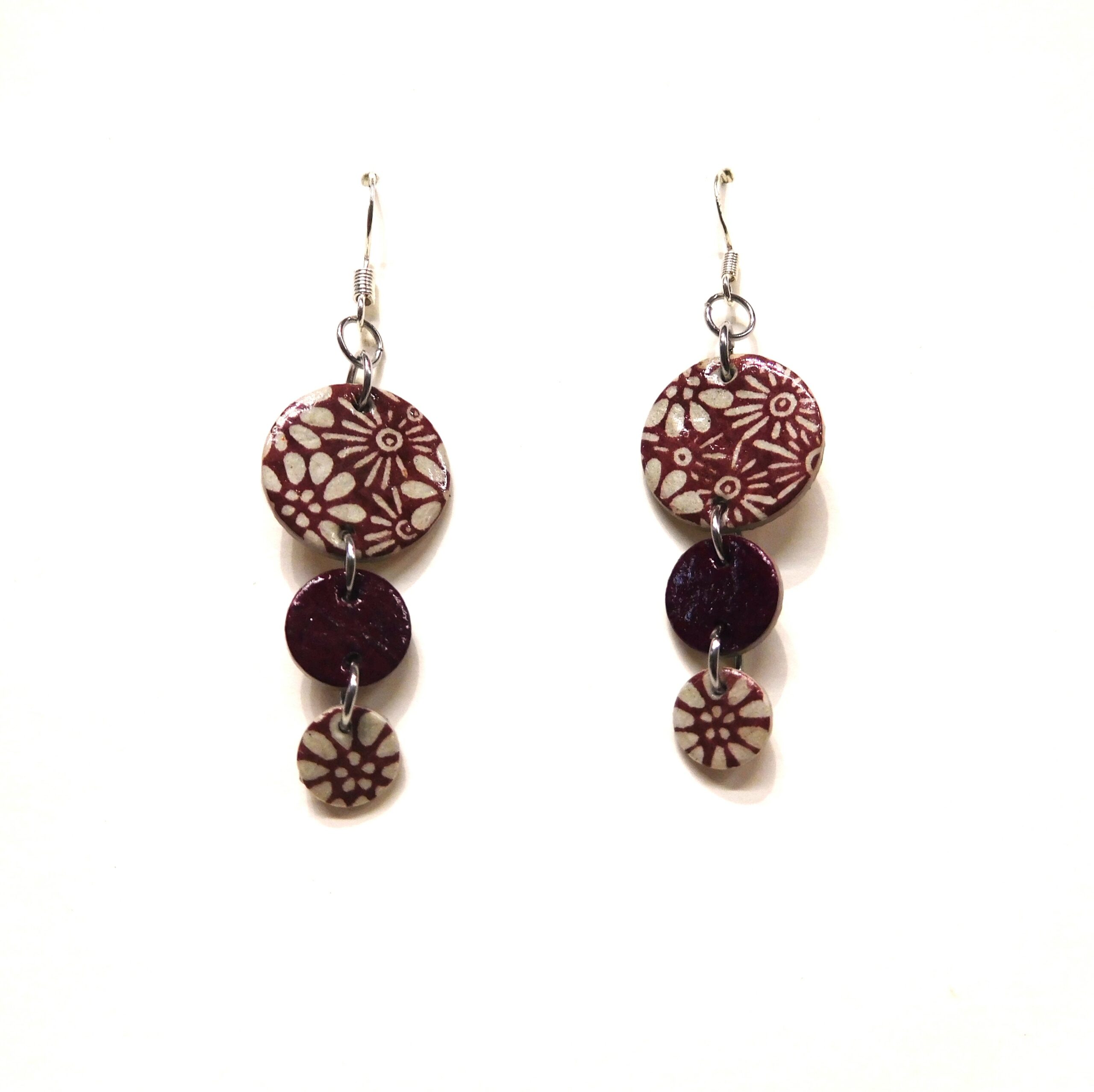 Boucles d'oreille en carton - Grappe - Fleurs Bordeaux - Argent 925 – Image 1