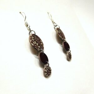 Boucles d'oreille en carton - Grappe - Fleurs Bordeaux - Argent 925 – Image 3
