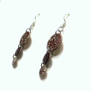 Boucles d'oreille en carton - Grappe - Fleurs Bordeaux - Argent 925 – Image 2
