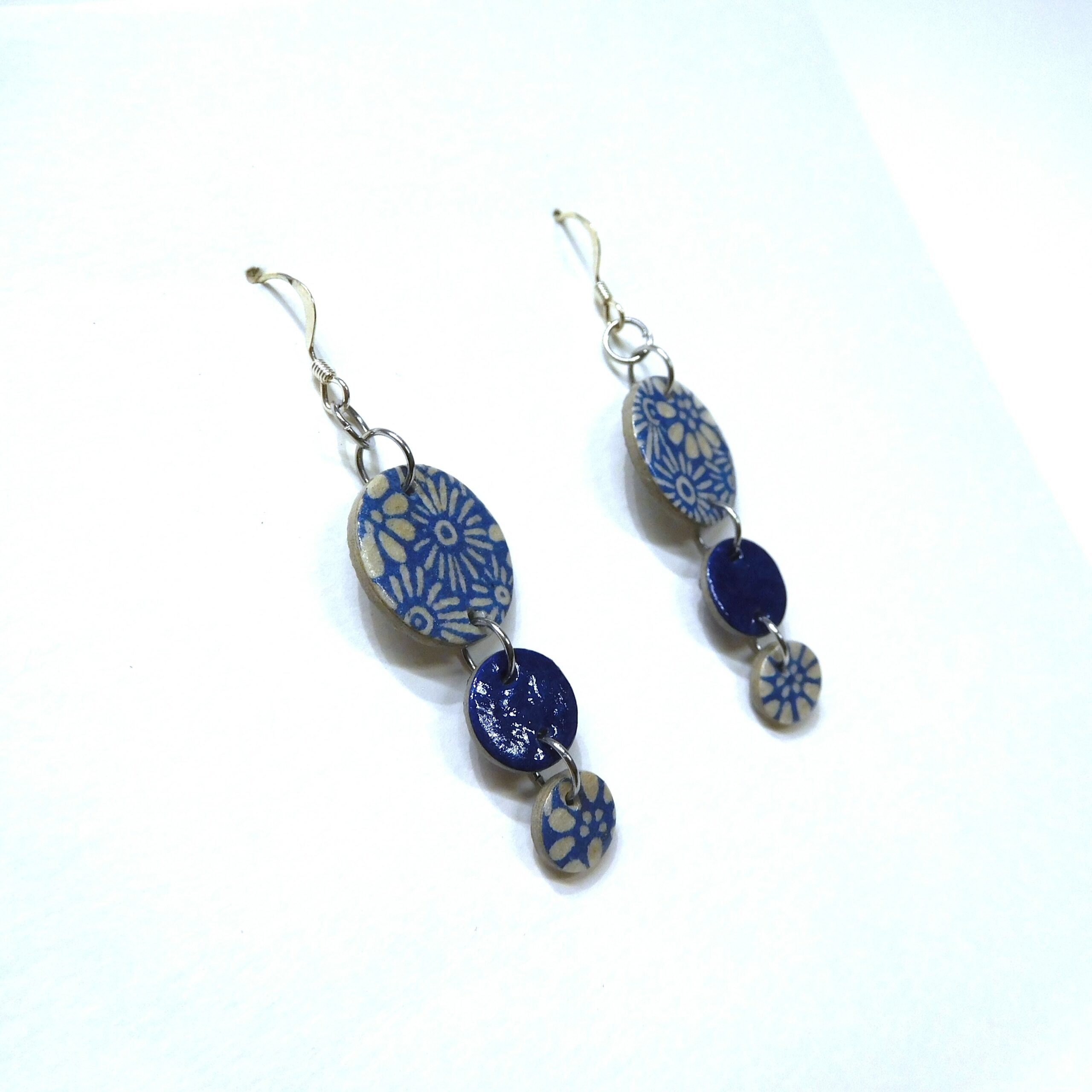 Boucles d'oreille en carton - Grappe - Fleurs Bleu-Porcelaine - Argent 925 – Image 3