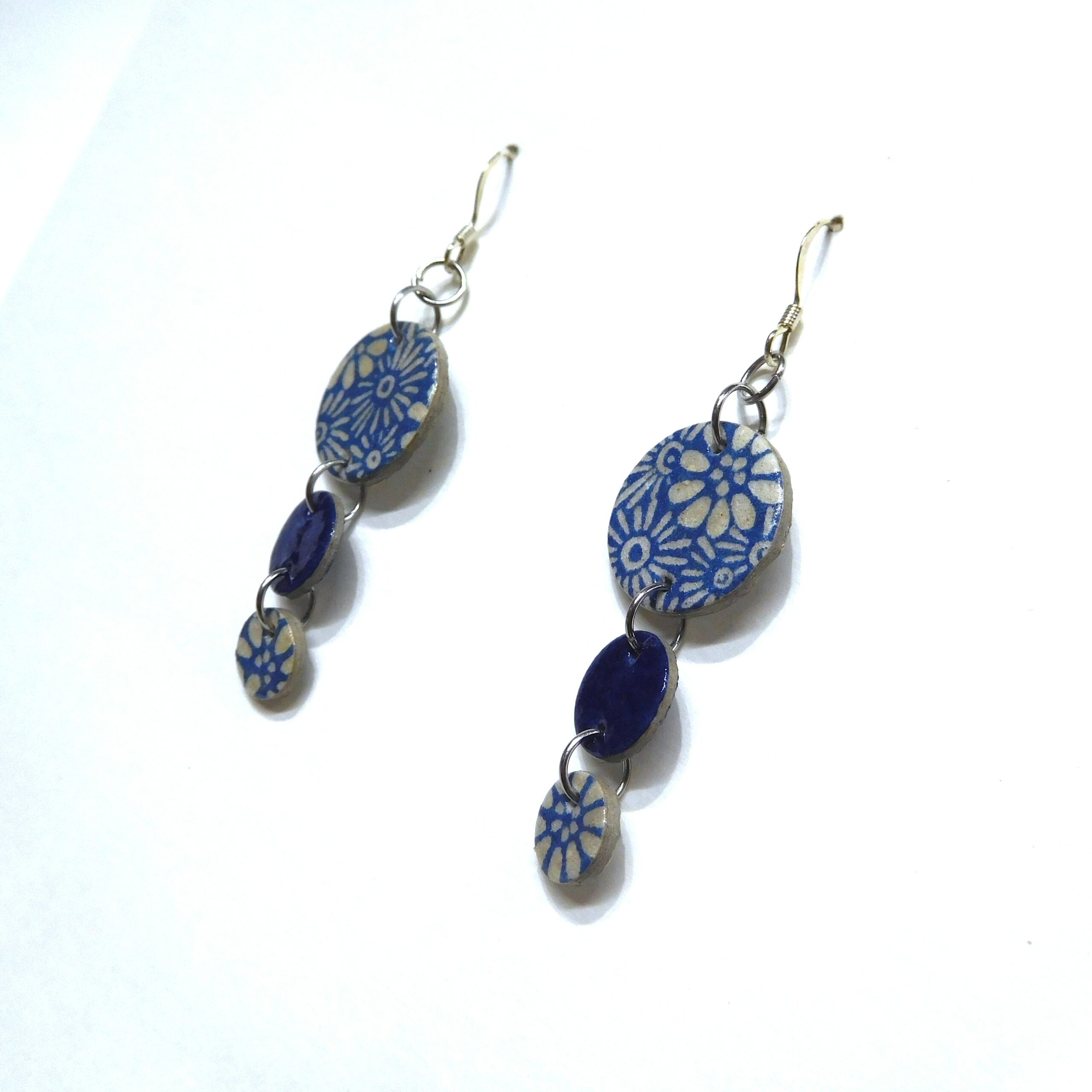 Boucles d'oreille en carton - Grappe - Fleurs Bleu-Porcelaine - Argent 925 – Image 2