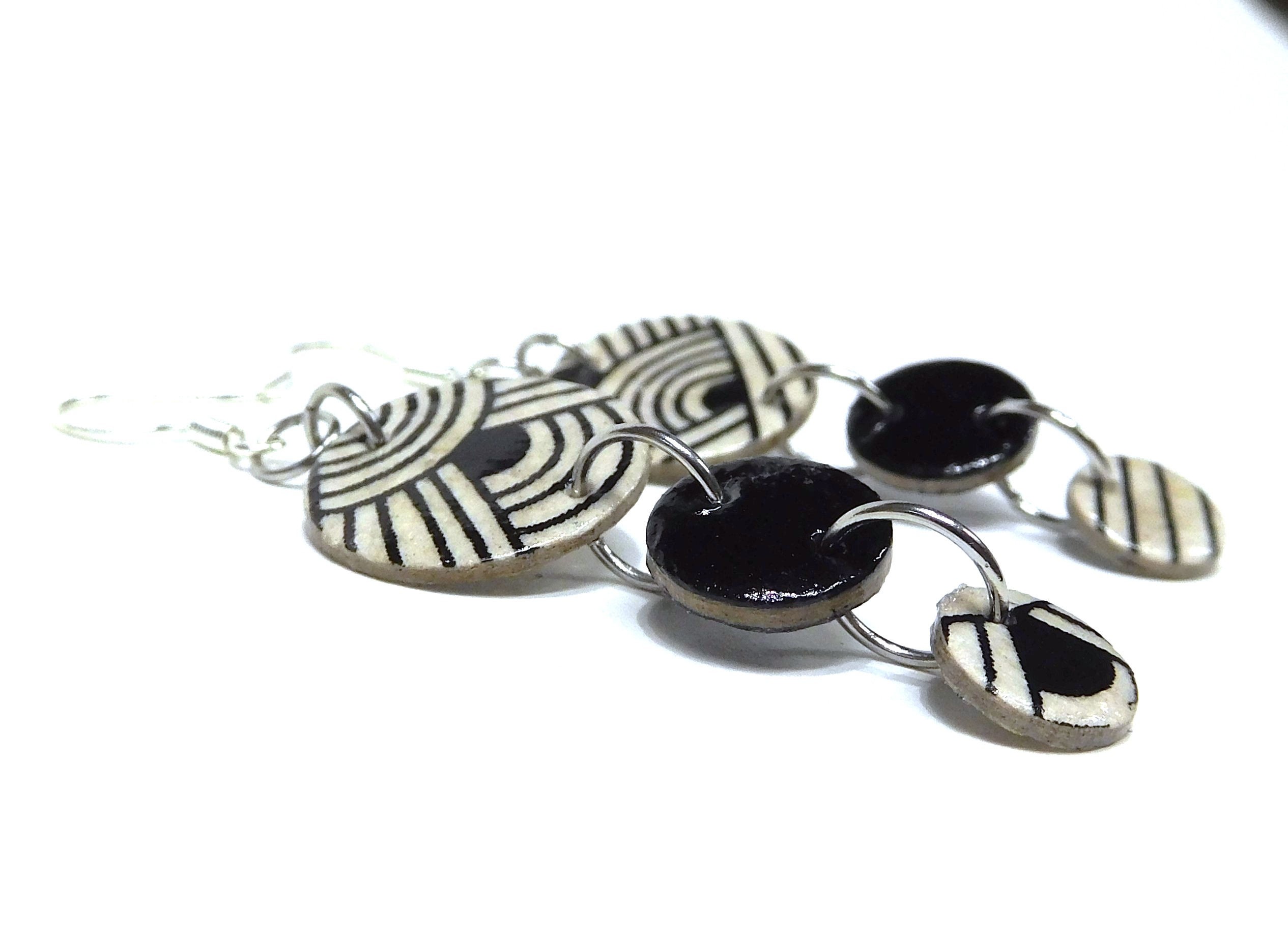 Boucles d'oreille en carton - Grappe - Blanc Nœuds/Noir - Argent 925 – Image 5