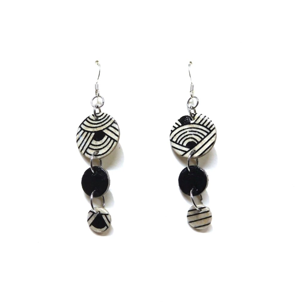 Boucles d'oreille en carton - Grappe - Blanc Nœuds/Noir - Argent 925