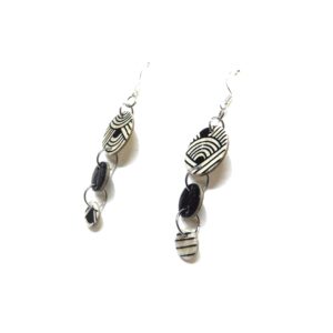 Boucles d'oreille en carton - Grappe - Blanc Nœuds/Noir - Argent 925 – Image 3