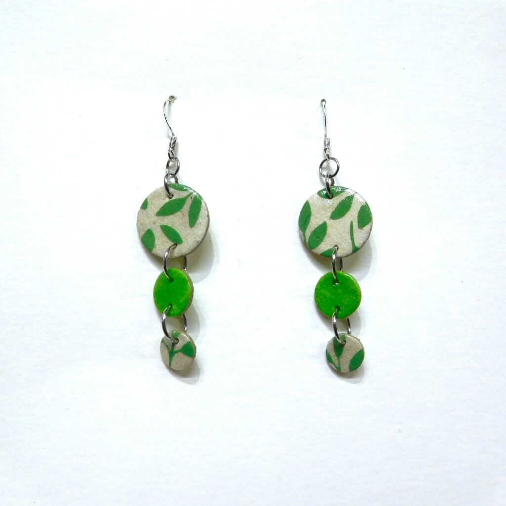 Boucles d'oreille en carton - Grappe - Blanc Feuilles Vertes - Argent 925