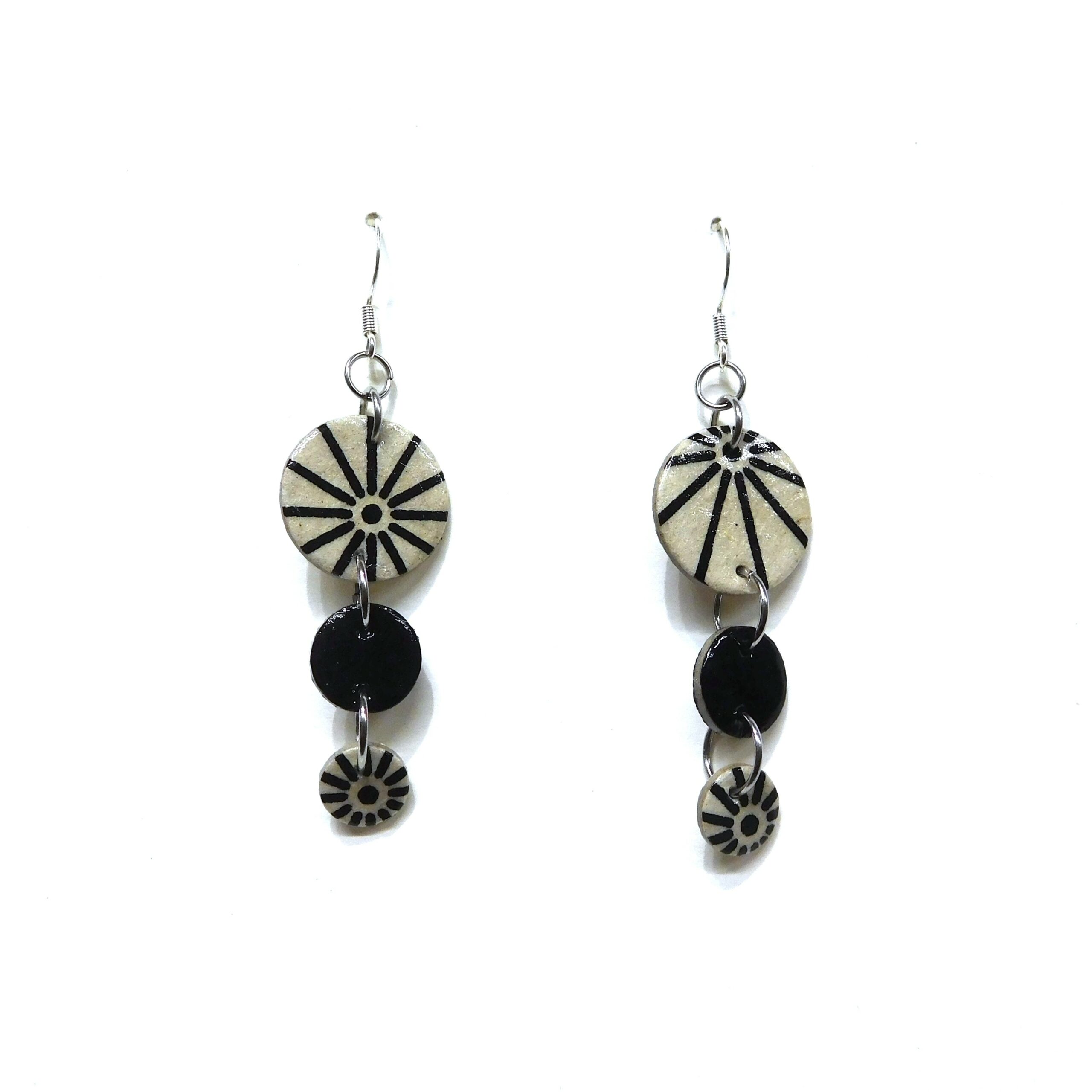 Boucles d'oreille en carton - Grappe - Blanc Étoile/Noir - Argent 925 – Image 1