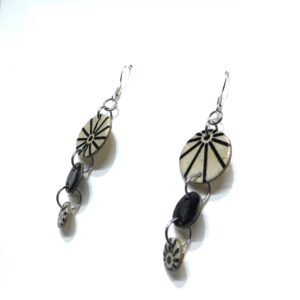 Boucles d'oreille en carton - Grappe - Blanc Étoile/Noir - Argent 925 – Image 2