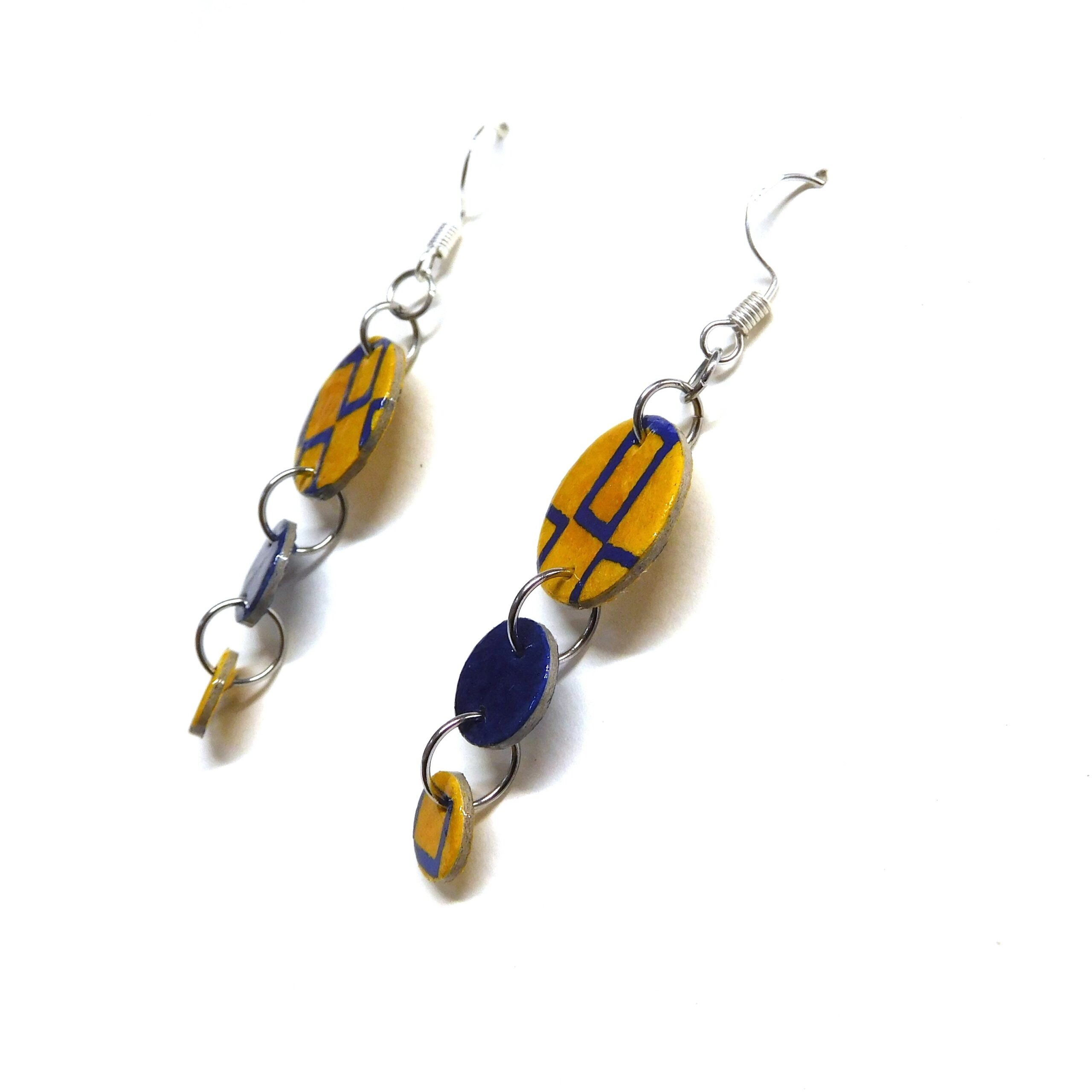 Boucles d'oreille en carton - Grappe - Jaune et petits carrés bleus - Argent 925 – Image 2