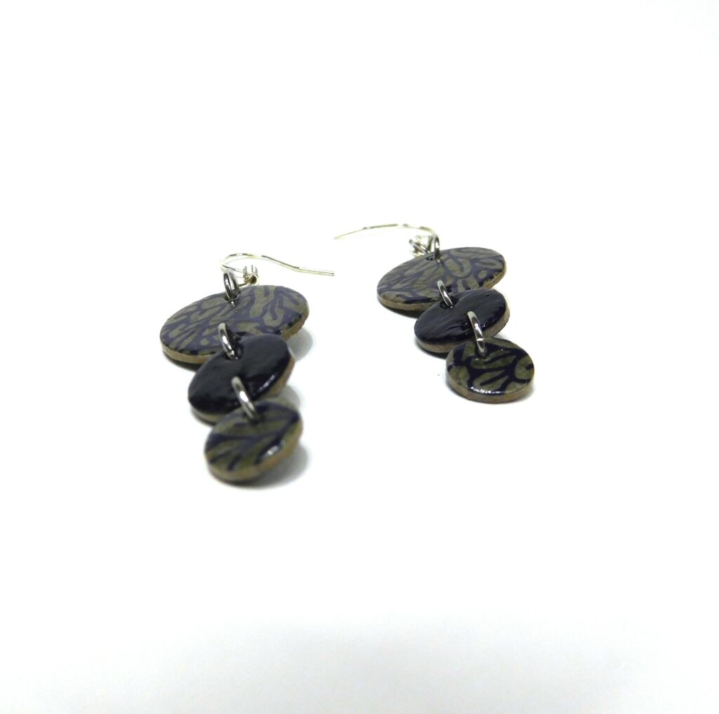 Boucles d'oreille en carton - Grappe - Feuilles Bleu Marine - Argent 925