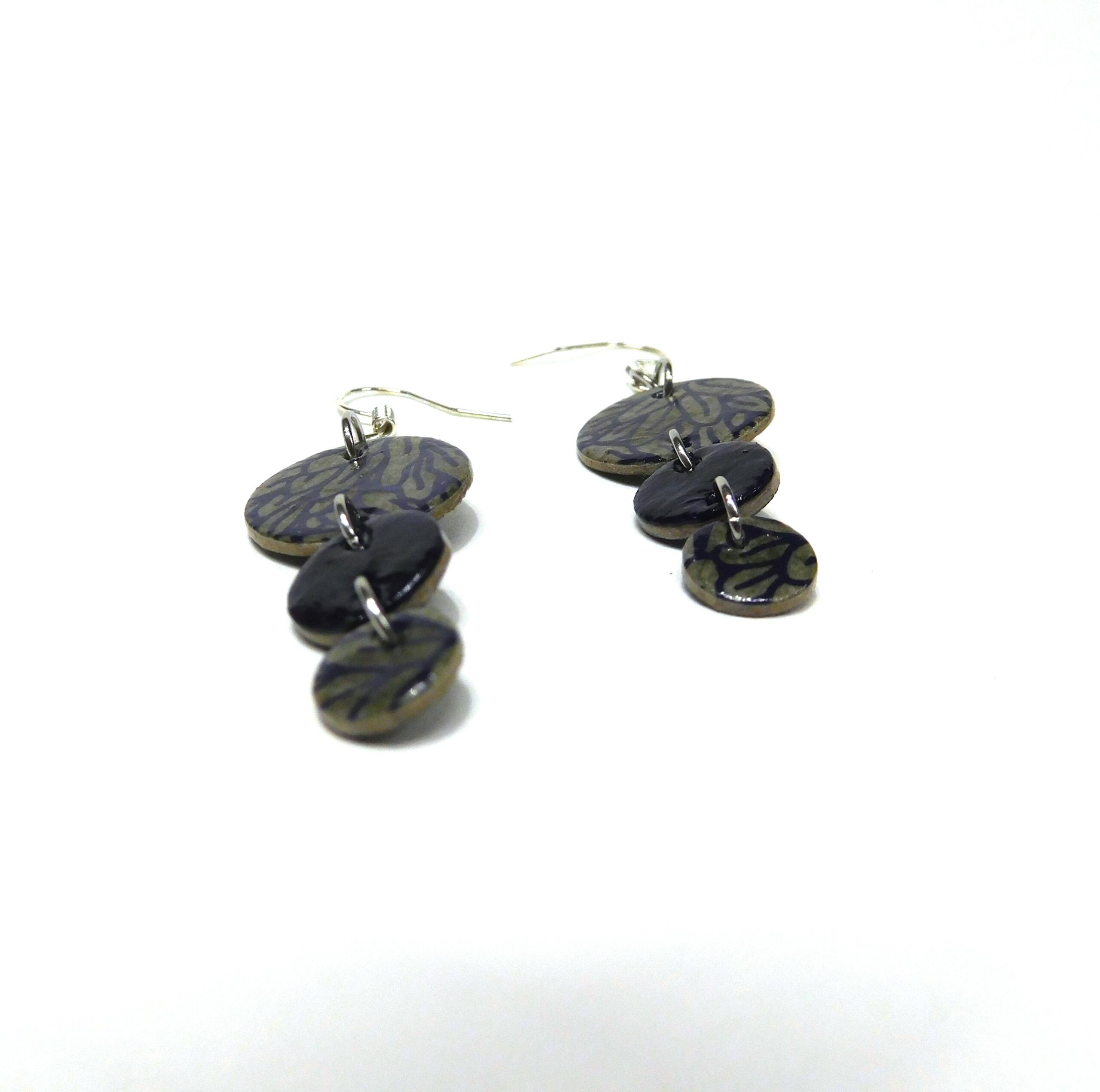 Boucles d'oreille en carton - Grappe - Feuilles Bleu Marine - Argent 925 – Image 7