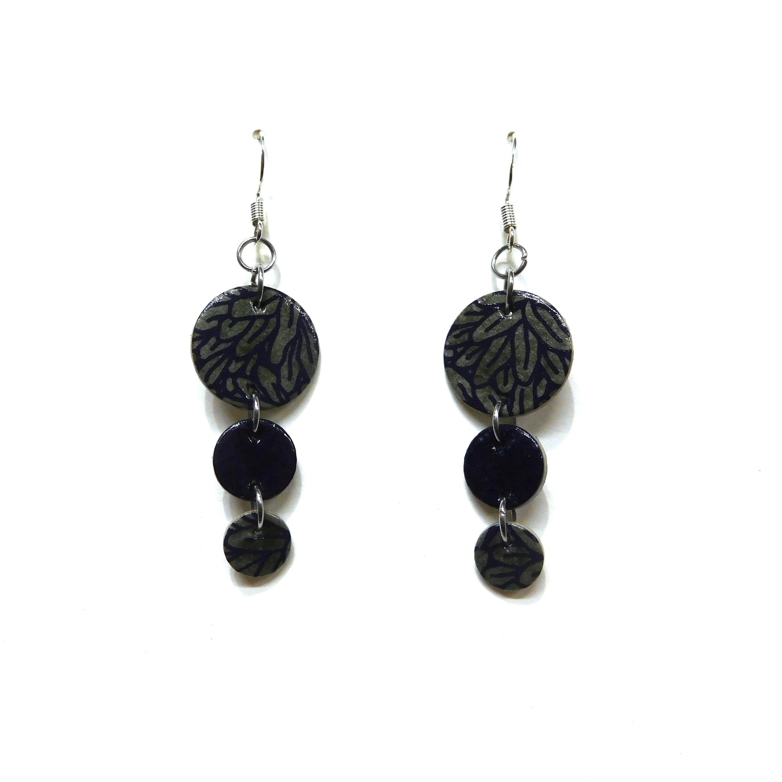 Boucles d'oreille en carton - Grappe - Feuilles Bleu Marine - Argent 925 – Image 1