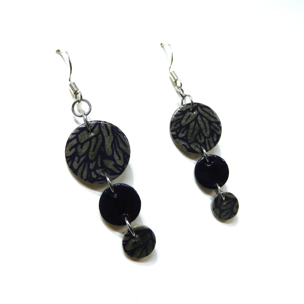 Boucles d'oreille en carton - Grappe - Feuilles Bleu Marine - Argent 925