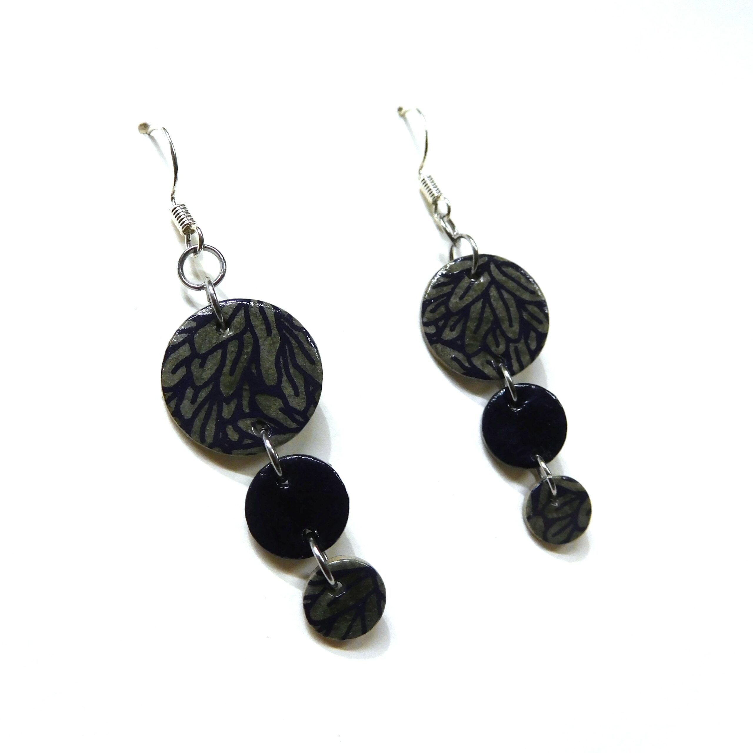 Boucles d'oreille en carton - Grappe - Feuilles Bleu Marine - Argent 925 – Image 2