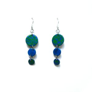 Boucles d'oreille en carton - Grappe - Fleurs Bleues Vert- Argent 925 – Image 1