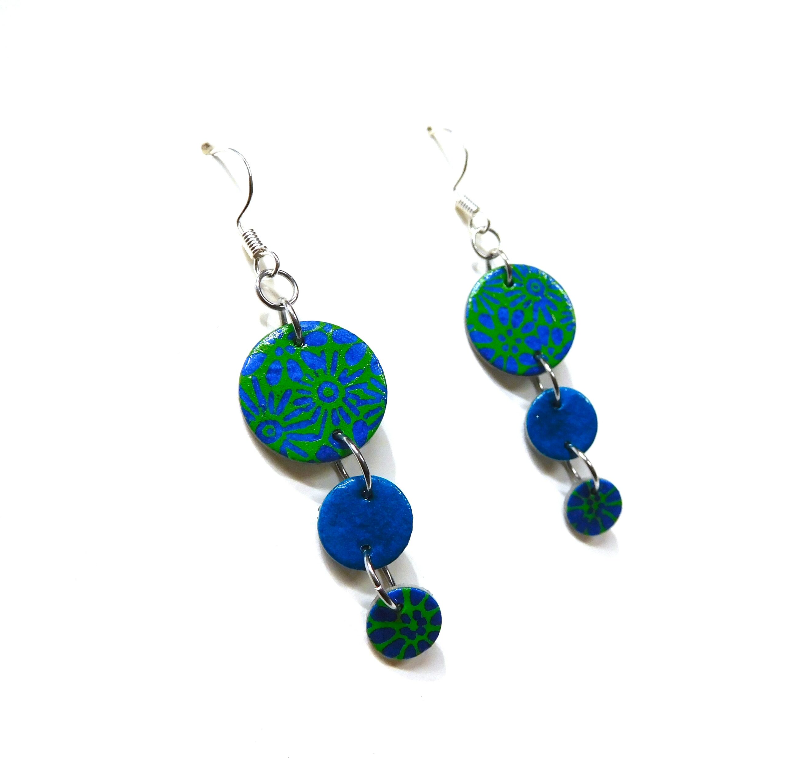 Boucles d'oreille en carton - Grappe - Fleurs Bleues Vert- Argent 925 – Image 3