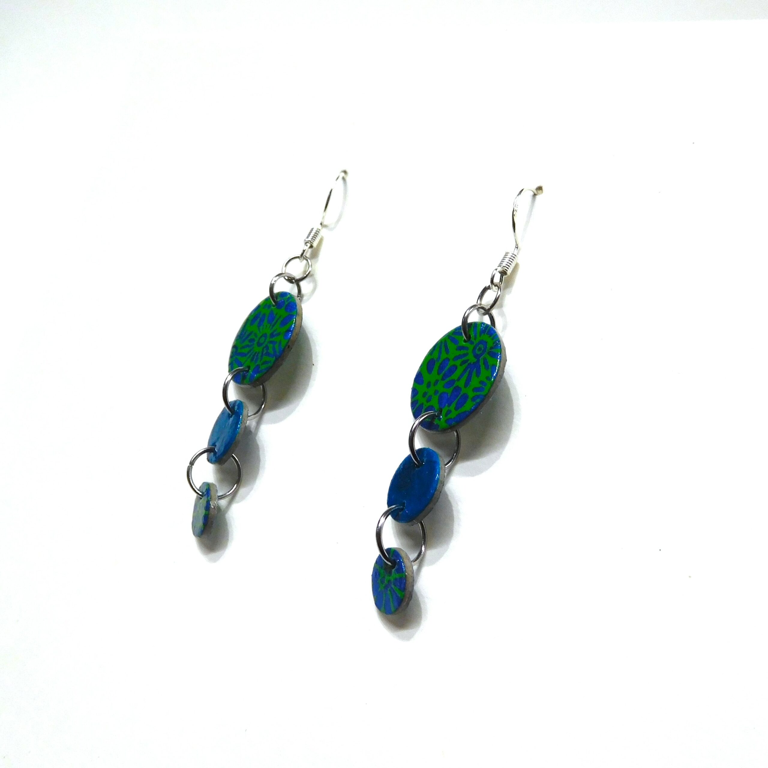 Boucles d'oreille en carton - Grappe - Fleurs Bleues Vert- Argent 925 – Image 2