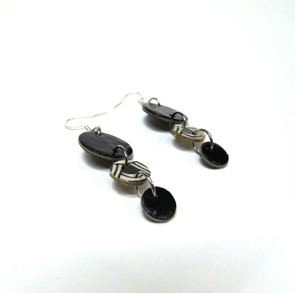 Boucles d'oreille en carton - Grappe - Noir/Blanc Nœuds - Argent 925