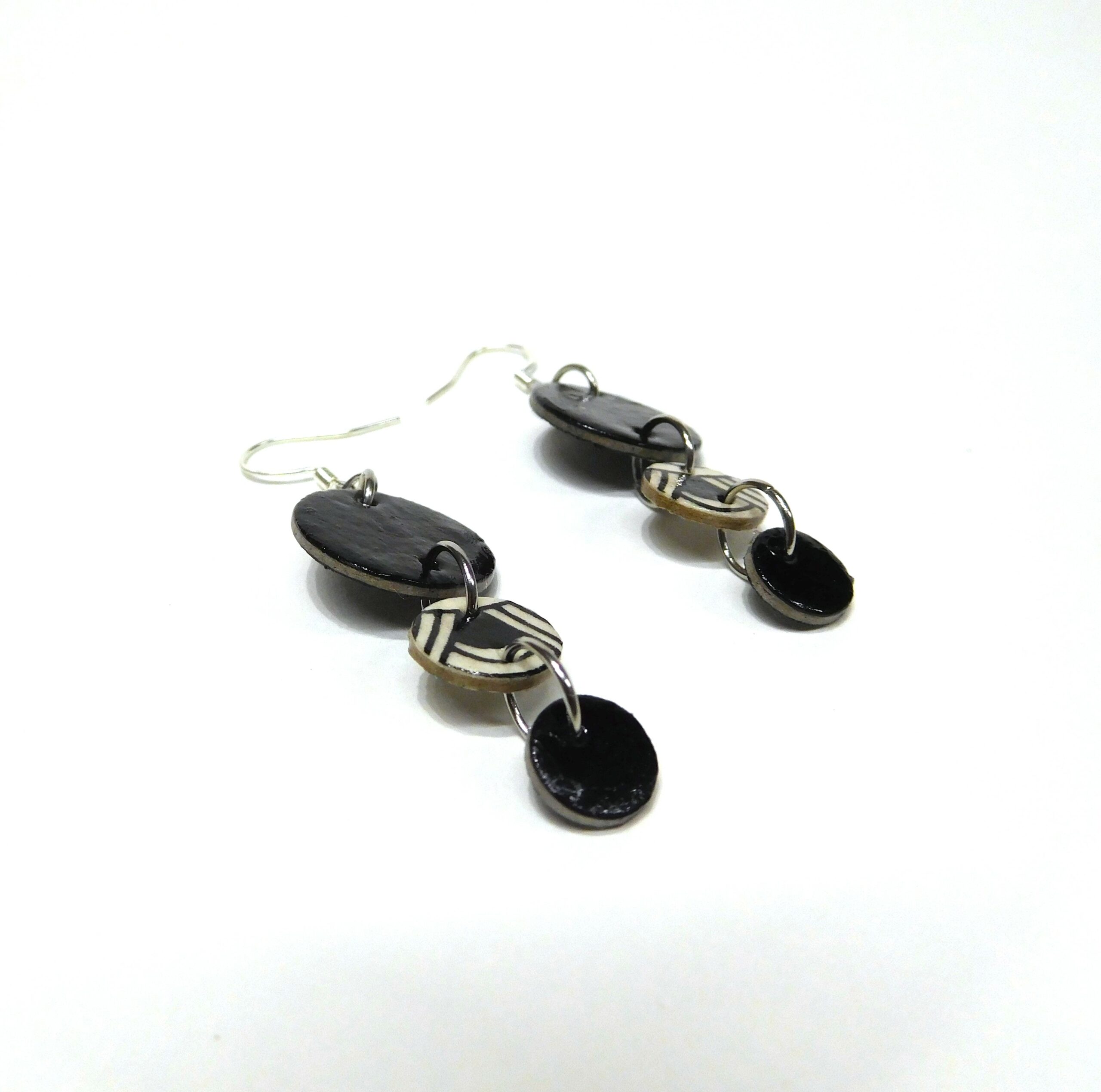 Boucles d'oreille en carton - Grappe - Noir/Blanc Nœuds - Argent 925 – Image 4