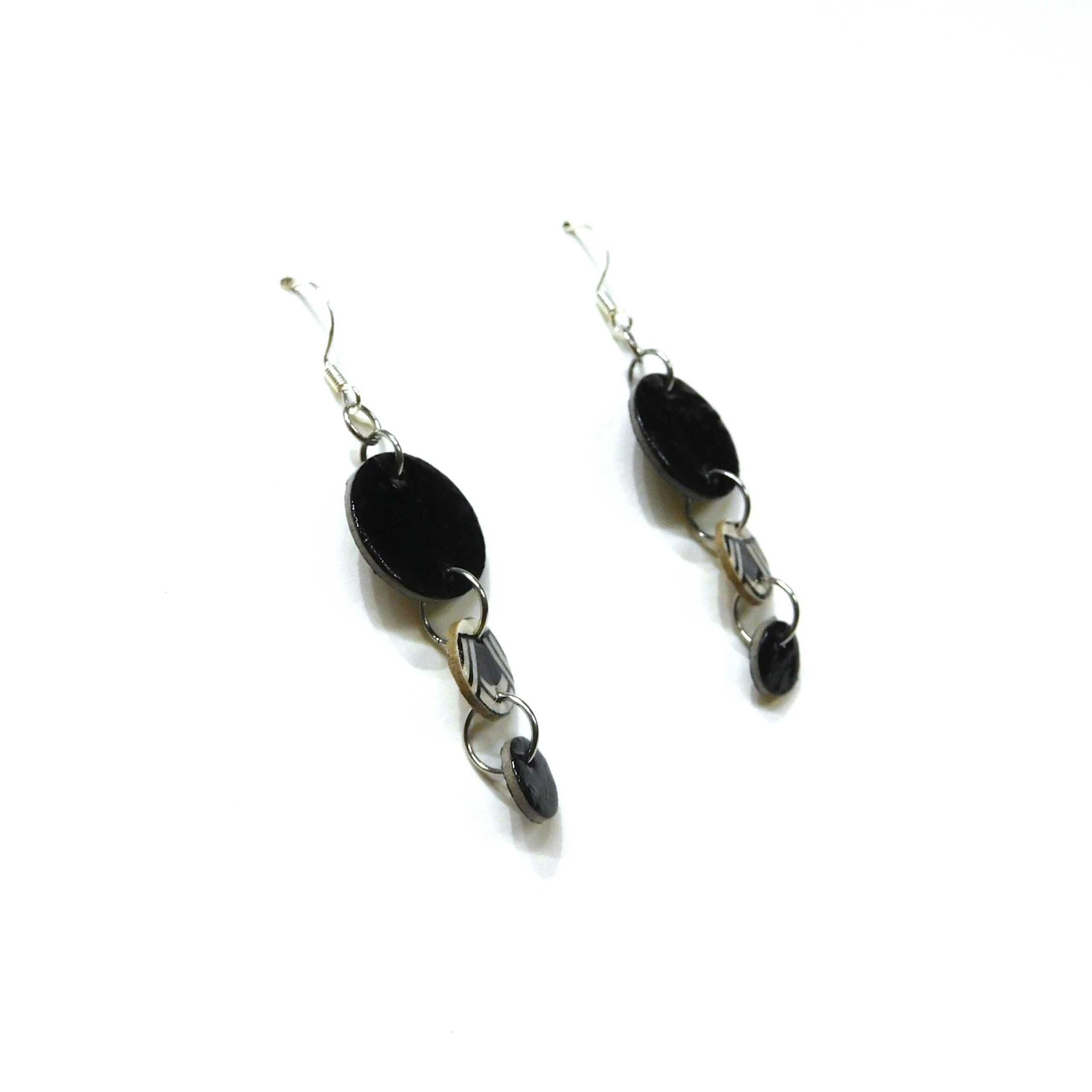 Boucles d'oreille en carton - Grappe - Noir/Blanc Nœuds - Argent 925 – Image 3