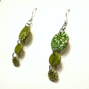 Boucles d'oreille en carton - Grappe - Vert Fleurs/Vert Olive - Argent 925 – Image 2