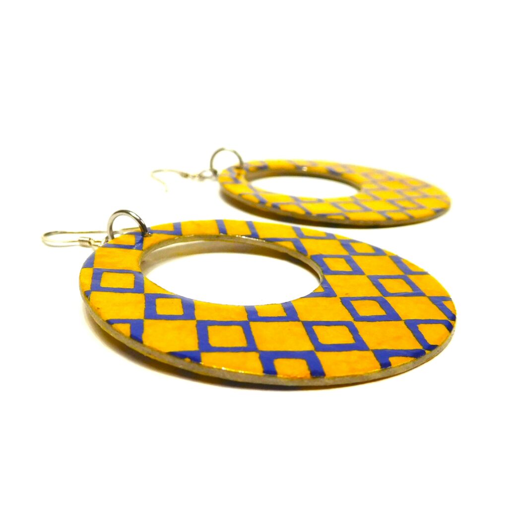 Boucles d'oreille en carton - Grandes Créoles - Jaune et petits carrés Bleus - Argent 925