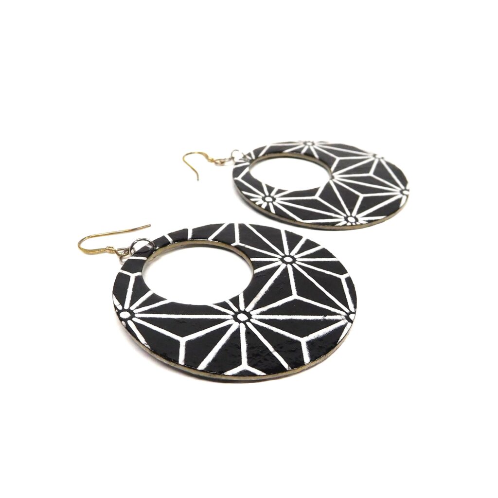 Boucles d'oreille en carton - Grandes Créoles - Noir étoile - Argent 925