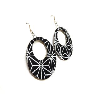Boucles d'oreille en carton - Grandes Créoles - Noir étoile - Argent 925 – Image 3