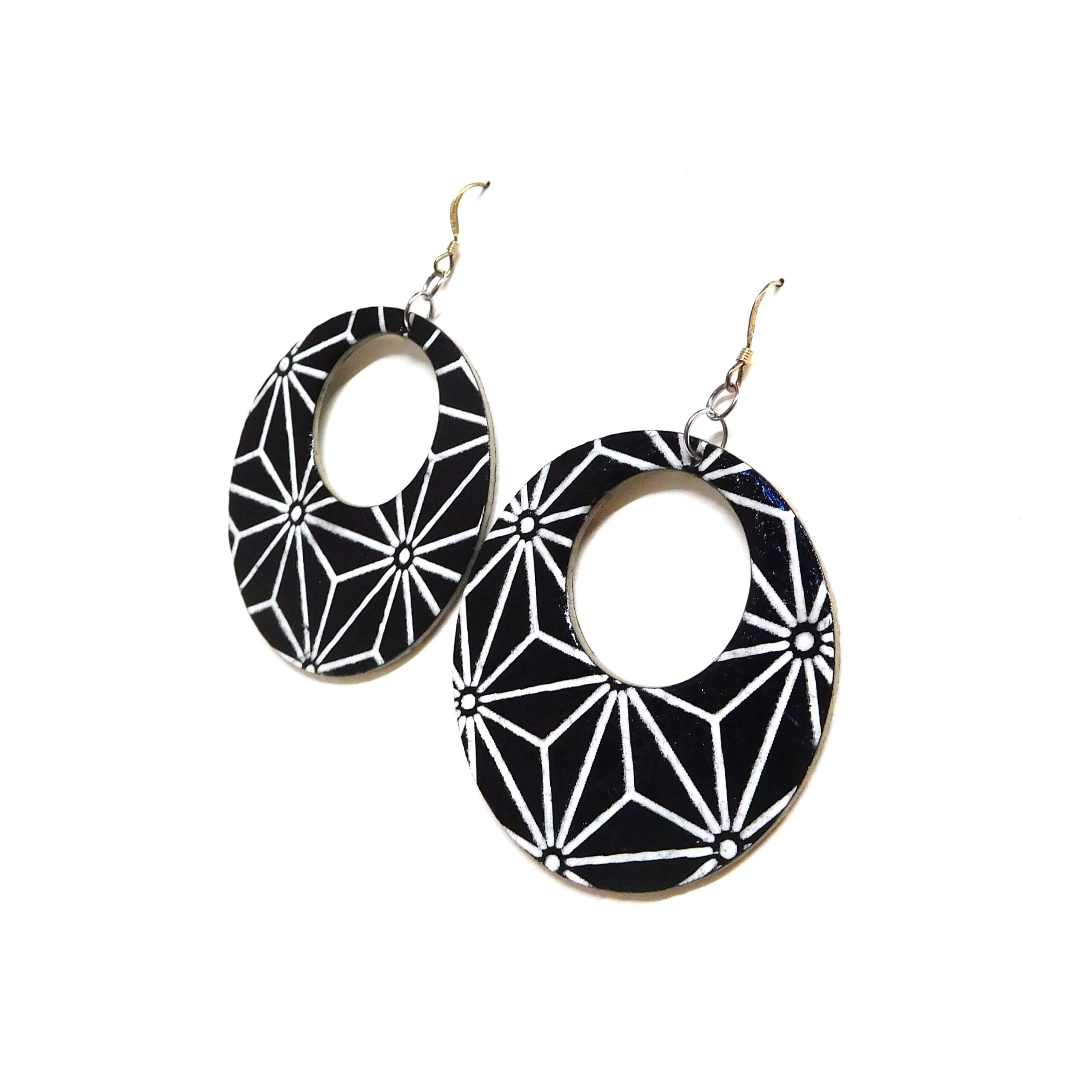 Boucles d'oreille en carton - Grandes Créoles - Noir étoile - Argent 925 – Image 2
