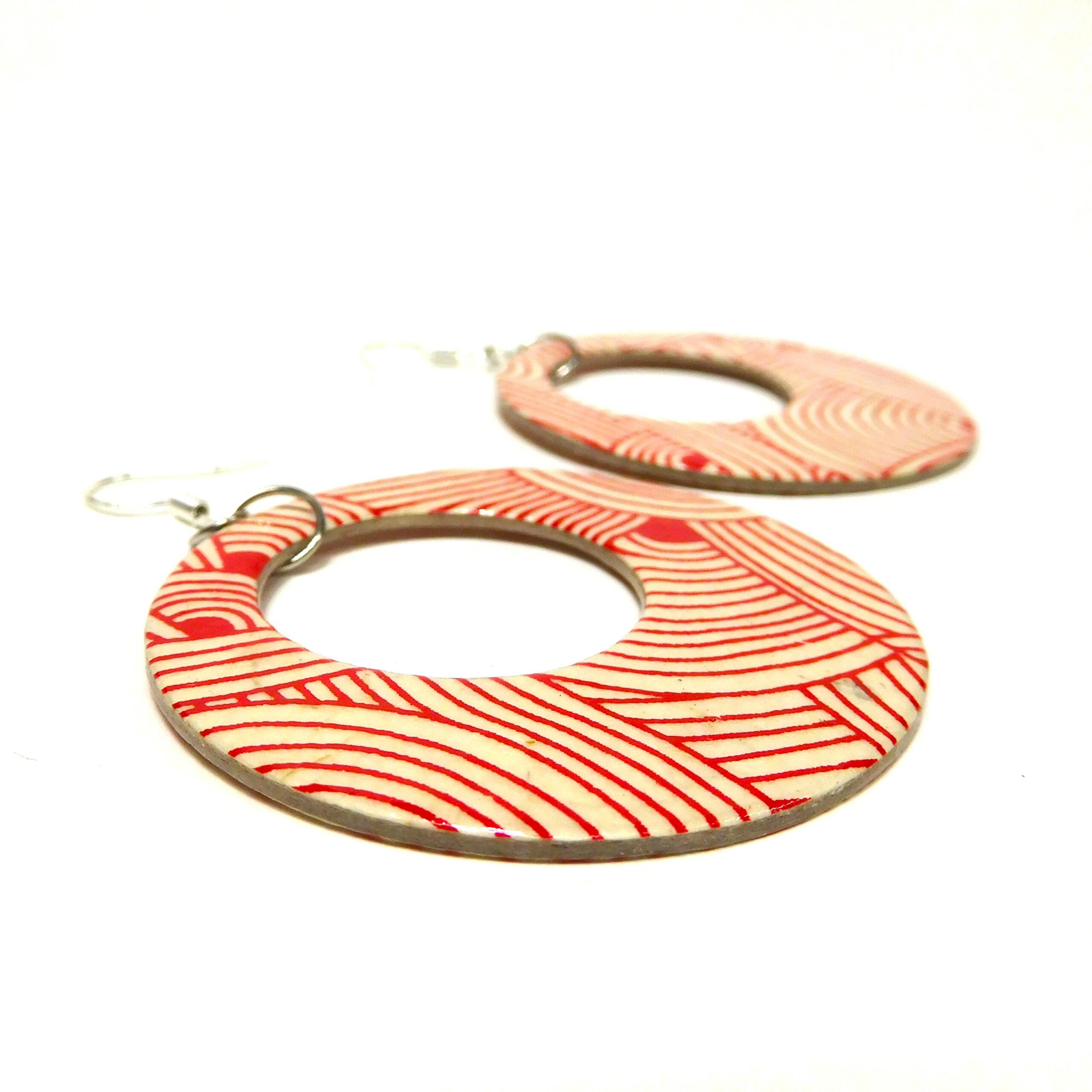 Boucles d'oreille en carton - Grandes Créoles - Blanc et Rouge Nœuds - Argent 925 – Image 4