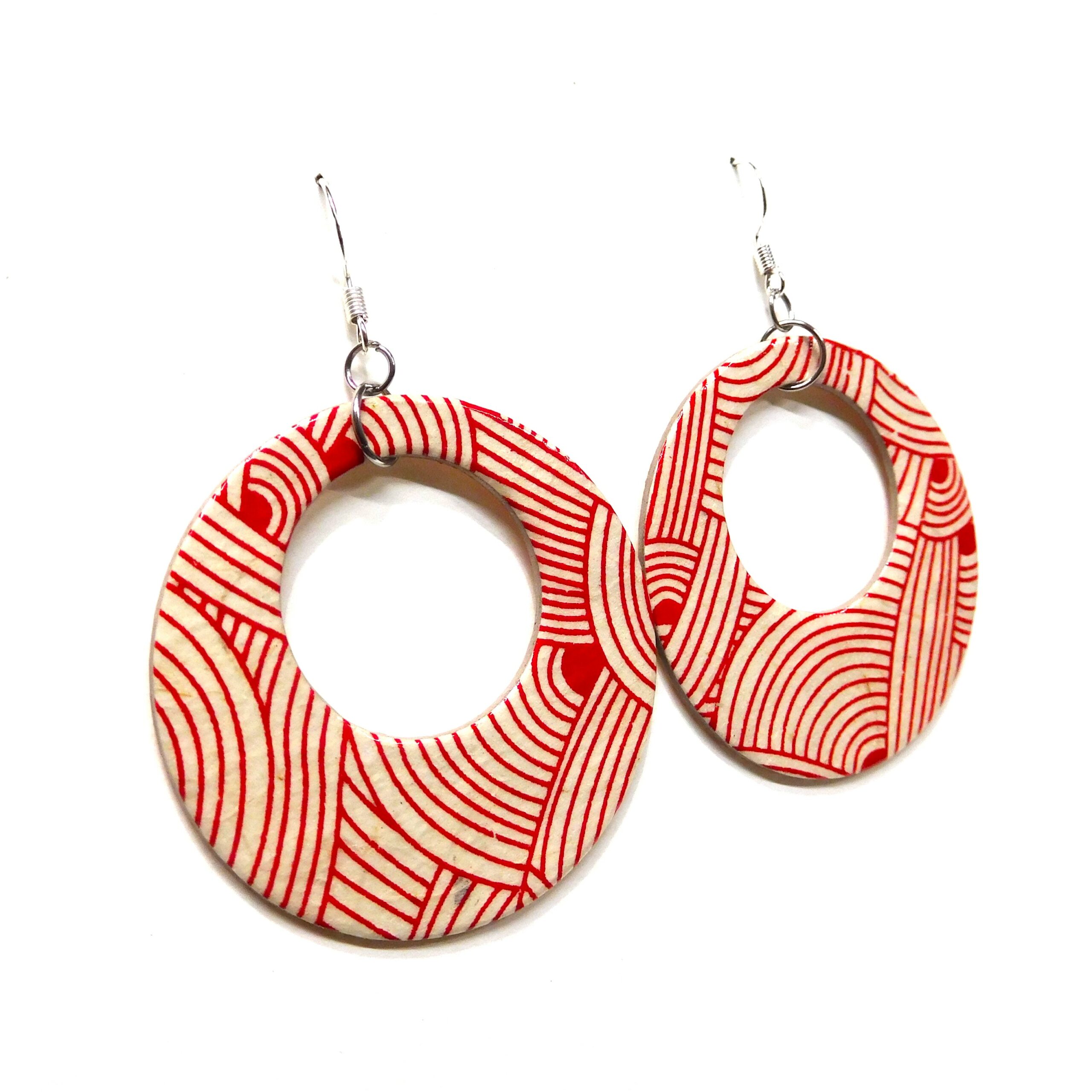 Boucles d'oreille en carton - Grandes Créoles - Blanc et Rouge Nœuds - Argent 925 – Image 3