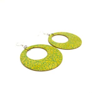 Boucles d'oreille en carton - Grandes Créoles - Feuilles Vert Anis - Argent 925 – Image 4